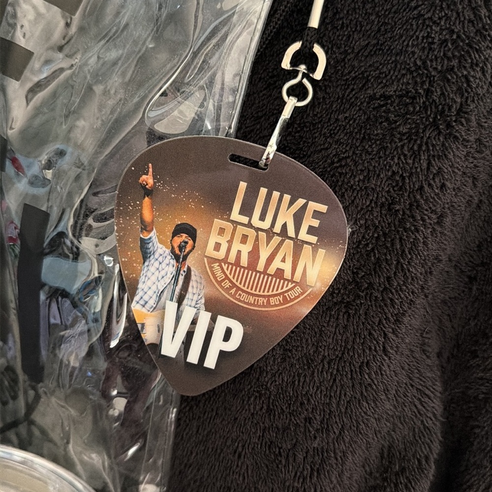Luke Bryan VIP Concert Merch - Picture 2 of 5